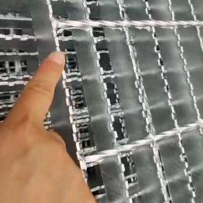 China Borden Industrial Grating Hot Dip Galvanized Serrated Welded Bar Grating for sale