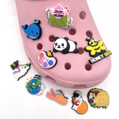 China Shoes flower PVC shoes flower cute small fresh animal personality decorations shoes flower in stock decorations shoe flower for sale