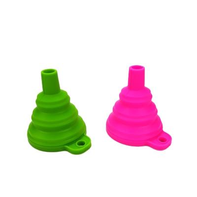 China Viable Wholesale Kitchen Accessories Portable Food Grade Silicone Funnel Hopper For Liquid for sale