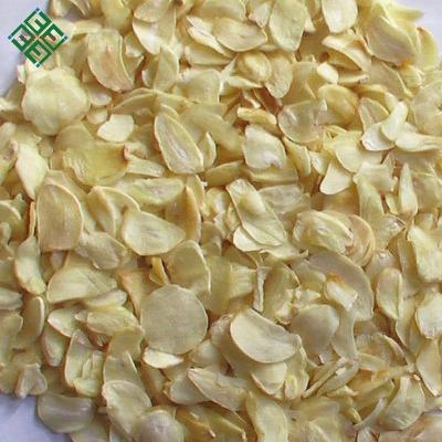 China Dried Vegetable White Dehydrated Garlic Flakes for sale