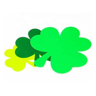 China St Patricks Day Festival Card Offset Paper Small Shamrock Irish Plastic Green Clover Multicolor Glitter Party Card for Party Decoration for sale