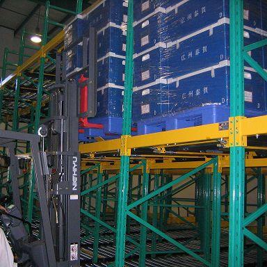 China Corrosion Protection Dynamic Storage Pallet Gravity Flow Rack for sale