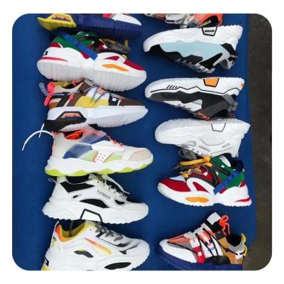 China Cut mixed label stock used high quality lightweight breathable sports shoes second hand men running bulky used running shoes wholesale for sale