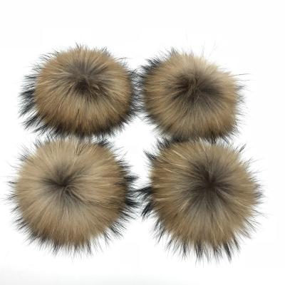 China Good Quality Feeling Fuzzy Poms Authentic Soft Fashion Raccoon Soft Hand Fur Balls Fluffy Pompoms High Quality Real Raccoon Fur for sale