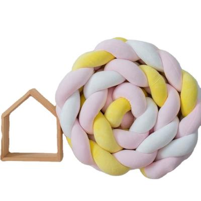 China 100% Soft Polyester Baby Crib Bumper Newborn Hutch Knot Bumper Colorful Skin-friendly Baby Knotted Braided for sale