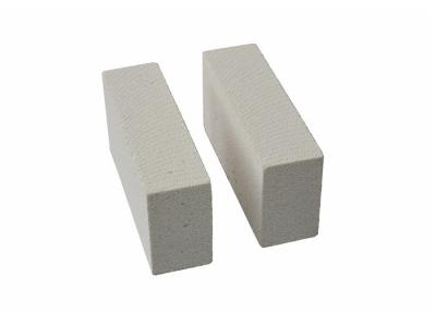 China High Refractoriness 1580C 1770C Refractory Bricks White Light Weight Insulating Mullite Firebrick for sale