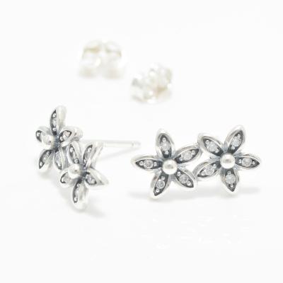 China FASHIONABLE Cheap Wholesale Custom S925 Sterling Silver Oxide Inlaid Sparkling Zircon Snowflake Stud Earrings For Women for sale