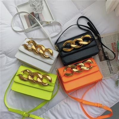 China 2021 Autumn Winter Hot Sale Girls Portable Luxury Hand Bags Popular Messenger Clip Lady Chain Handbags for sale