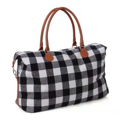 China Wholesale Large Capacity Duffle Bag Plaid Weekender Fashion Plaid White/Black Buffalo Plaid Travel Bag for sale