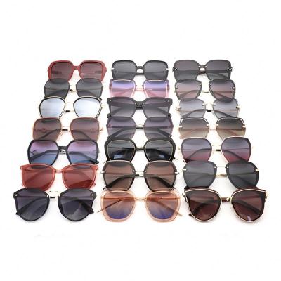 China Wholesale Fashion Matched Designer Women Oversized Luxury Fashion Sunglasses Ready Running Mixed Sun Glasses for sale