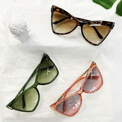 China Oversized Cat Eye Frames Shades Sun Glasses Women Fashion Luxury Fashion Sun Glasses Oversized Sunglasses for sale