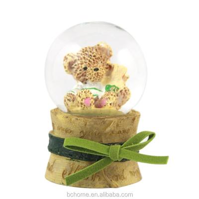 China Europe Polyresin small bea/penguinr inside water globe for sale