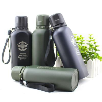 China Army Green Travel Water Bottle 750ML Stainless Steel Sustainable Thermal Water Bottle for sale