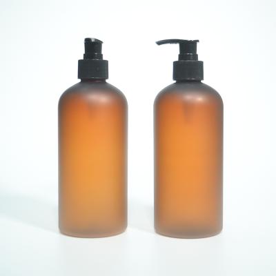 China Household Products Luxury Frosted Amber Plastic 500ml Bottle With Lotion Pump Pet Shampoo Plastic Bottle for sale