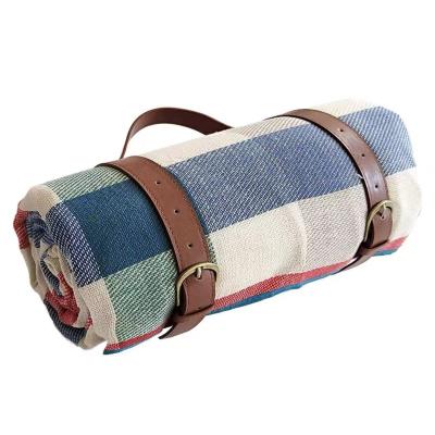 China Fold Into A Good Quality Thickened Universal Picnic Mat Bag Outdoor Activity Picnic Mat Waterproof Jumbo Bag 2022 PE for sale