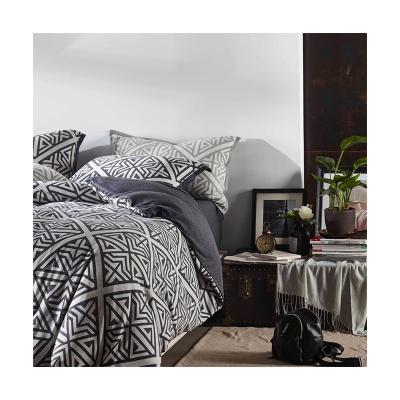 China Nondisposable Geometric Pattern Color Duvet Cover Blended Jacquard Knit Duvet Cover 100% Cotton Duvet Cover for sale