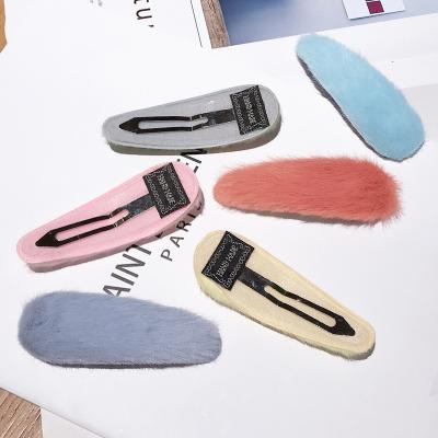 China 2020 New Design Fashion Plush Imitation Fur Barrettes Hairpins Women Fluffy Hair Clips Handcrafted Hair Clips Accessories for sale