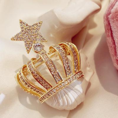 China Luxury high-grade fine micro - gold crown brooch costume temperament bodice cardigan studded soft accessories for sale