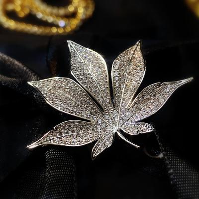 China New Luxury High-Grade Micro - Diamond Maple Leaf Brooch Pin Flower Studded Fashionable Suit Coat Pin for sale