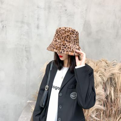 China Checked Hat Autumn And Winter Korean Female Version Of The Original Vintage Leopard Pattern Fisherman Hat Jokey Leisure Basin Hat for sale