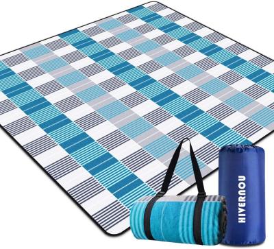 China Anti-pilling Outdoor Picnic Blanket Waterproof With 3 Layers Material Portable Blanket With Waterproof Backing For Beach Camping Park for sale