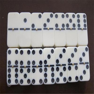 China Plastic Colored Ureo Dominoes Wholesale Hot Selling Complete Set Of Plastic Dominoes for sale