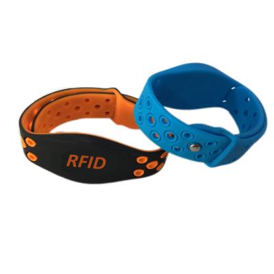 China TK4100 Adjustable Waterproof / Waterproof RFID Wristband Silicon Passive 125 KHz for sale