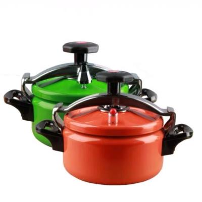 China Environmentally Sustainable Feature Applicable Cooker And Gas Stove Aluminum Pressure Cooker In Porcelain for sale