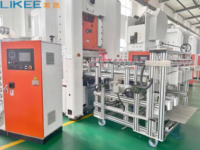 China 4 manieren Wegwerpmachine voor het maken van aluminiumfolie 12000 stuks per uur Te koop