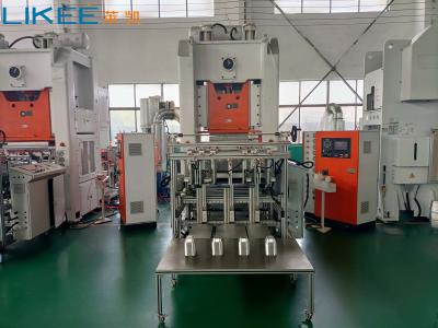 China Volledig automatische Schneider Swicth zeer duurzaam 12000 trays/h Aluminium folie tray maken machine Te koop