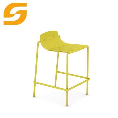 China Modern Cheap Nordic Aluminum Metal Bar Stool Bar Yellow Nordic Chairs for sale