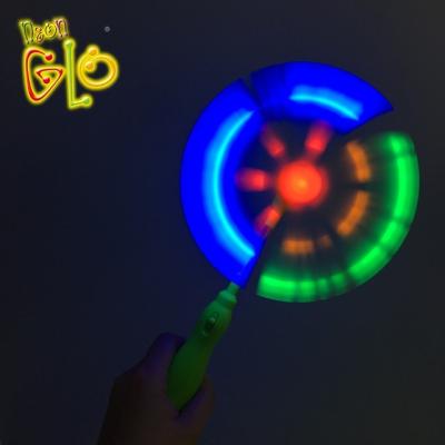 China Child Favor Spinning And Flashing Light Up LED Windmill Plastic Spinning Glow In The Dark for sale