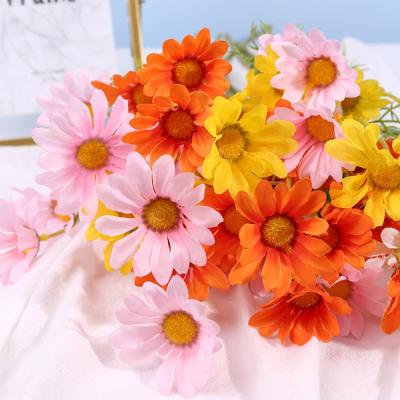 China Really Judge Manufacturer Little Daisy Artificial Chamomile Flowers For Wedding Decorations Dried Flowers Wholesale For Home Decor for sale