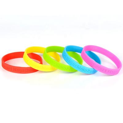 China /Casual Cheap Price White Debossed Silicone Sports Wristbands Printing Debossed Embossed Rubber Wrist Bands for sale