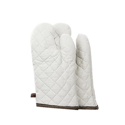 China Oven Gloves With Fingers White Resistance Traditional Coking Oven Mitt Warm Cotton for sale