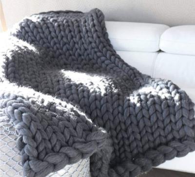 China Cozy Handwoven Chenille Blanket Anti-Static Soft Bed Chunky Knit Throw Blanket Super Chunky Knit Throw Blanket For for sale