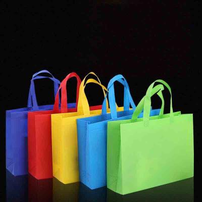 China Fold Tote Bag Foldable Laminated Non Woven Shopping Bag Non Woven Stain Advertising Bag for sale