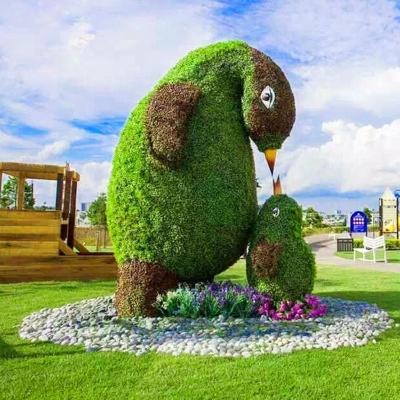 China Environmental Giant Outdoor Artificial Topiary Grass Plant Sculpture Green Sculpture / For Garden Decor for sale