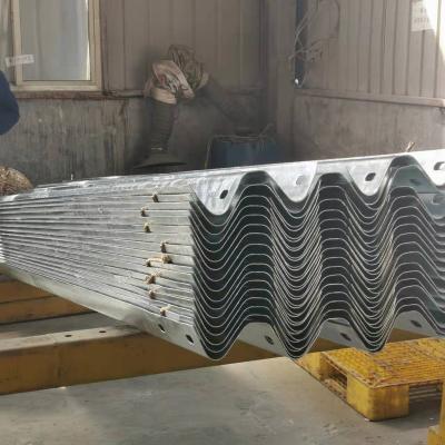 China Road Traffic Safety Road Guardrail Hot Dipped Galvanized Guardrail Crash Thrie Beam for sale