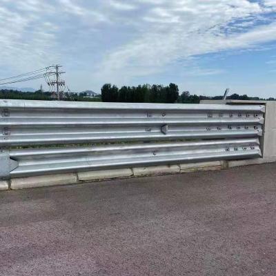 China Road Traffic Safety Hot Dip Galvanized Road Guardrail Guardrail Thrie Beam for sale