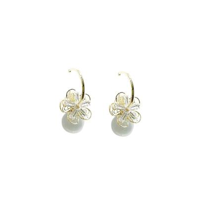 China 18k Gold Tasty Flower Jewelry Freshwater Pearl Earrings Classic Flowers Dangle Circle Earring for sale