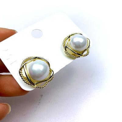 China Vintage 18K Gold Plated 925 Copper Silver Studs Freshwater Cultured Pearl Dangle Studs Needle Earrings For Women for sale