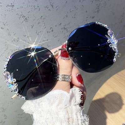 China Fashion Sunglasses Brand Designer Sunglasses High Quality Luxury Rhinestone Sun Glasses Big Diamond Bling Eyeglasses Fashion Shades For Women Uv400 for sale