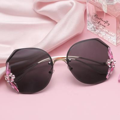 China New Luxury Designer Sunglass Vintage Oculos BUTTERFLY Fashion Rhinestone Sunglasses Women UV400 Gradient Glass Sun Glass Brand With Box for sale