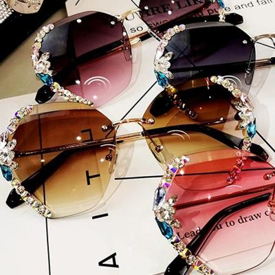 China Bling Diamond Brand Designer Fashion Gradient Multicolor Lenses 2022 Retro Women UV Protection Glass Shading Ladies Glasses for sale