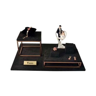 China Yadao manufacturing noble and elegant wholesales fashion jewelry to show black metal jewelry display stand for sale