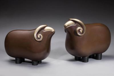 China Decoração animal interna do escritório do estilo dos desenhos animados da pintura de Brown das estátuas dos carneiros de bronze à venda