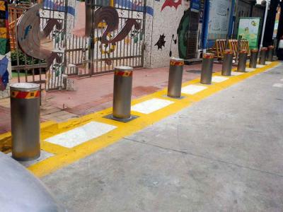 China Vertical Lift Rising Metal Bollard Barrier For Gate for sale