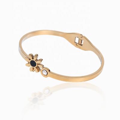 China FASHIONABLE Gold Plated Stainless Steel Women Girls Lucky Bracelet Ladies Cuff Flower Bangle Cuff Bracelets for sale