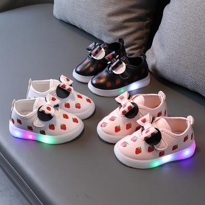 China Autumn New Kids Toddler Light 2022 lit up kids board shoes girls sports shoes bow luminous shoes with LED lights for sale